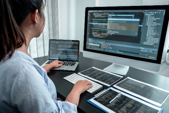 female_programmer 550